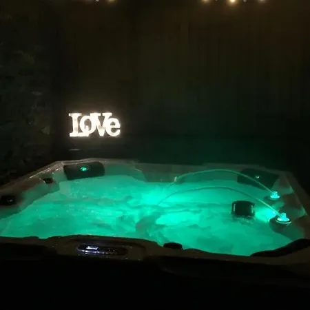 Apartment Barneys With Hot Tub In The District National Park