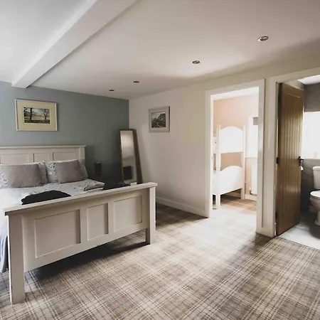 Barneys With Hot Tub In The District National Park Apartment *