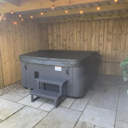 Barneys With Hot Tub In The District National Park Apartment *